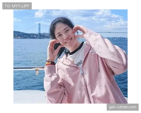 李盈莹训练完竟然还拎着那个包，比我三个月工资还贵，我这是看错了吗